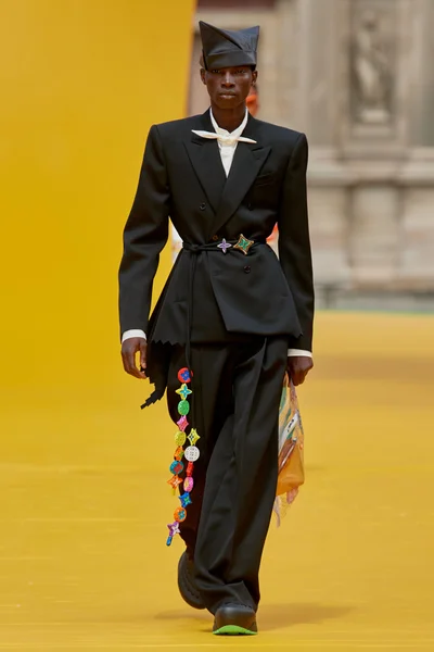 Look 27